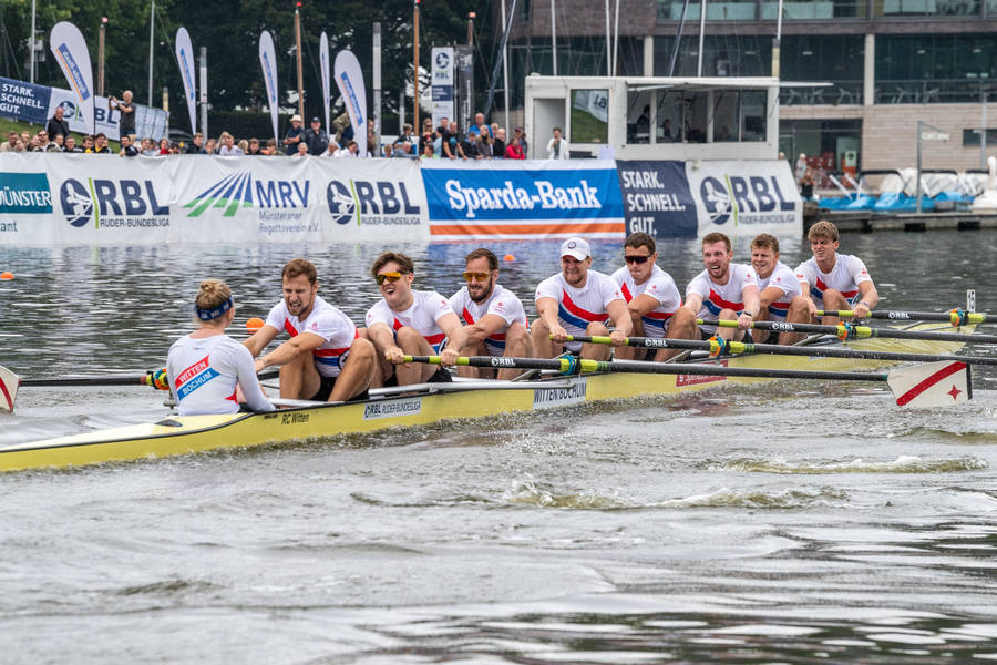 v.l.: Kira Landefeld, Oliver Krüger, Finn Stüwe, Anton Wende, Caspar Stott, Justus Beckmann, Yannick Naumann, Lukas Tewes, Arne Irmai