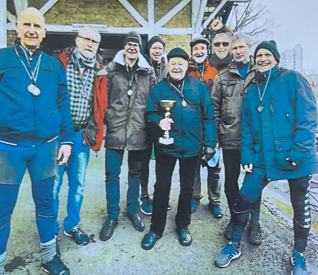 v.l. Stephan von Petersdorf RAB, Axel Kunde RCW, Volkhard Metzger RCW, Helmut Janus ETUV, Cox Wulf Schmiedeknecht RVB, mit Pokal Wolf Rainer Schulz RVB, Volker Grabow RCW, Volker Wilsch RAB, Götz Büttner RCW