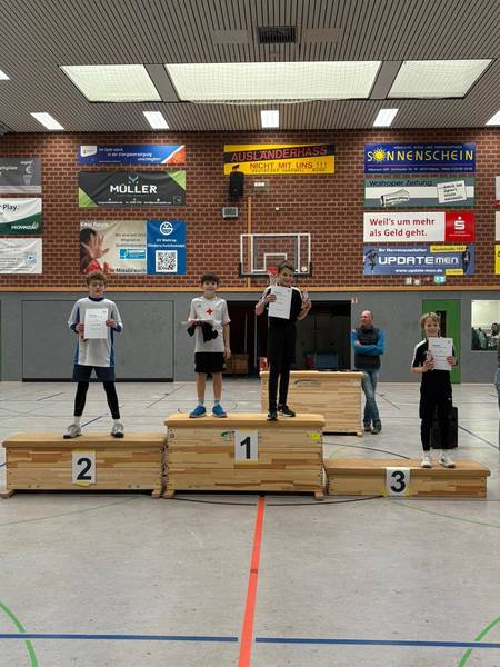 Siegerehrung Yunus Beck (zweiter von links).