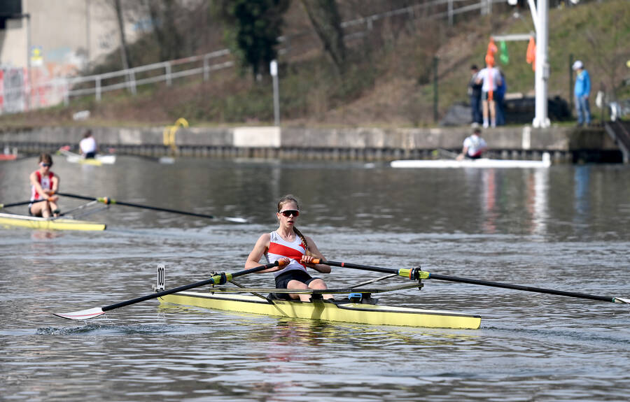 Timea Ryll auf dem Weg zum dritten Platz im Leichtgewichts-Einer. Bild: meinruderbild.de