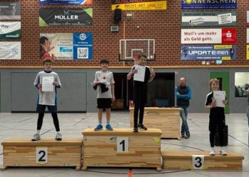 Siegerehrung Yunus Beck (zweiter von links).