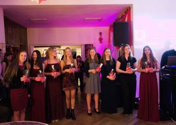 Die für die Saison 2025 geehrten Juniorinnen des RC Witten.