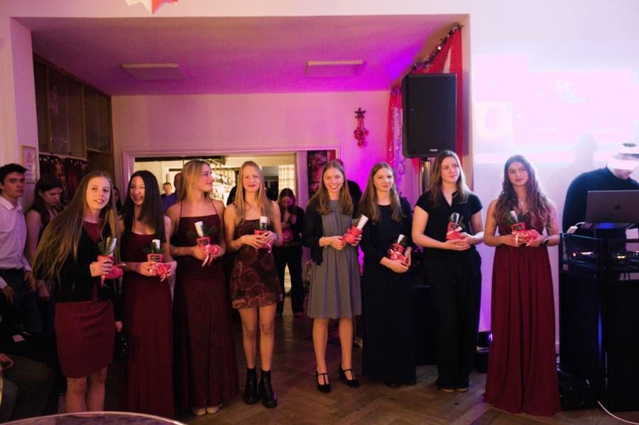 Die für die Saison 2025 geehrten Juniorinnen des RC Witten.